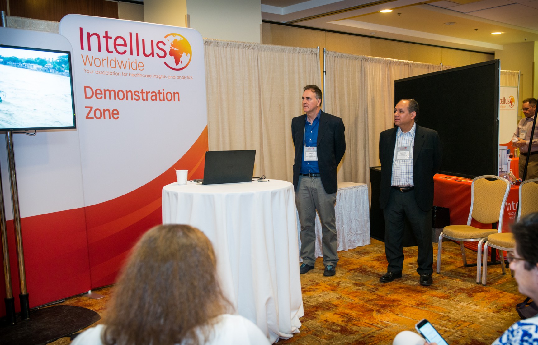 Fine Research exhibe y presenta en Filadelfia, EE. UU., en la primera conferencia de Intellus Worldwide.